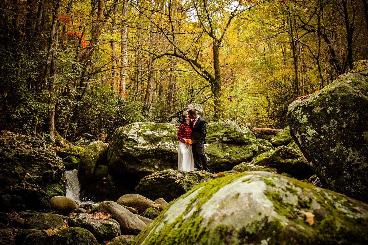 gatlinburg waterfall wedding