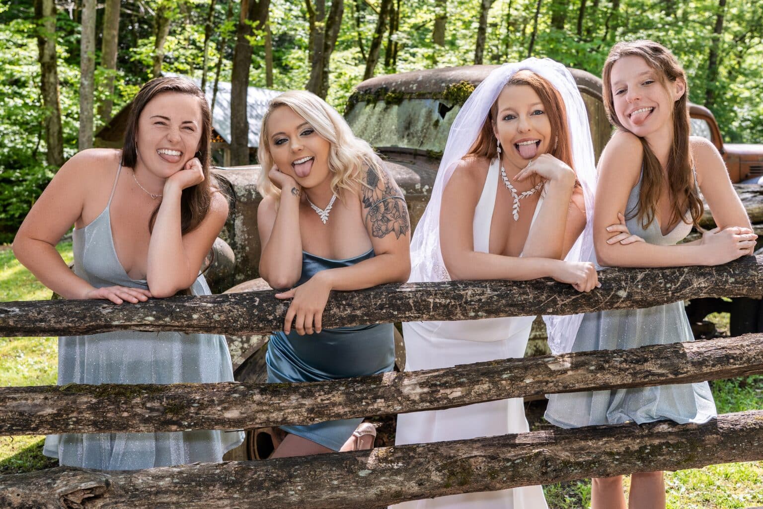 small-gatlinburg-wedding-at-private-creekside