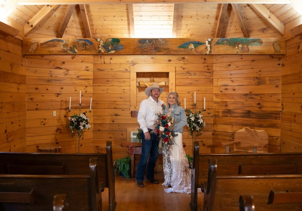 couple-gets-married-at-gatlinburg-chapel