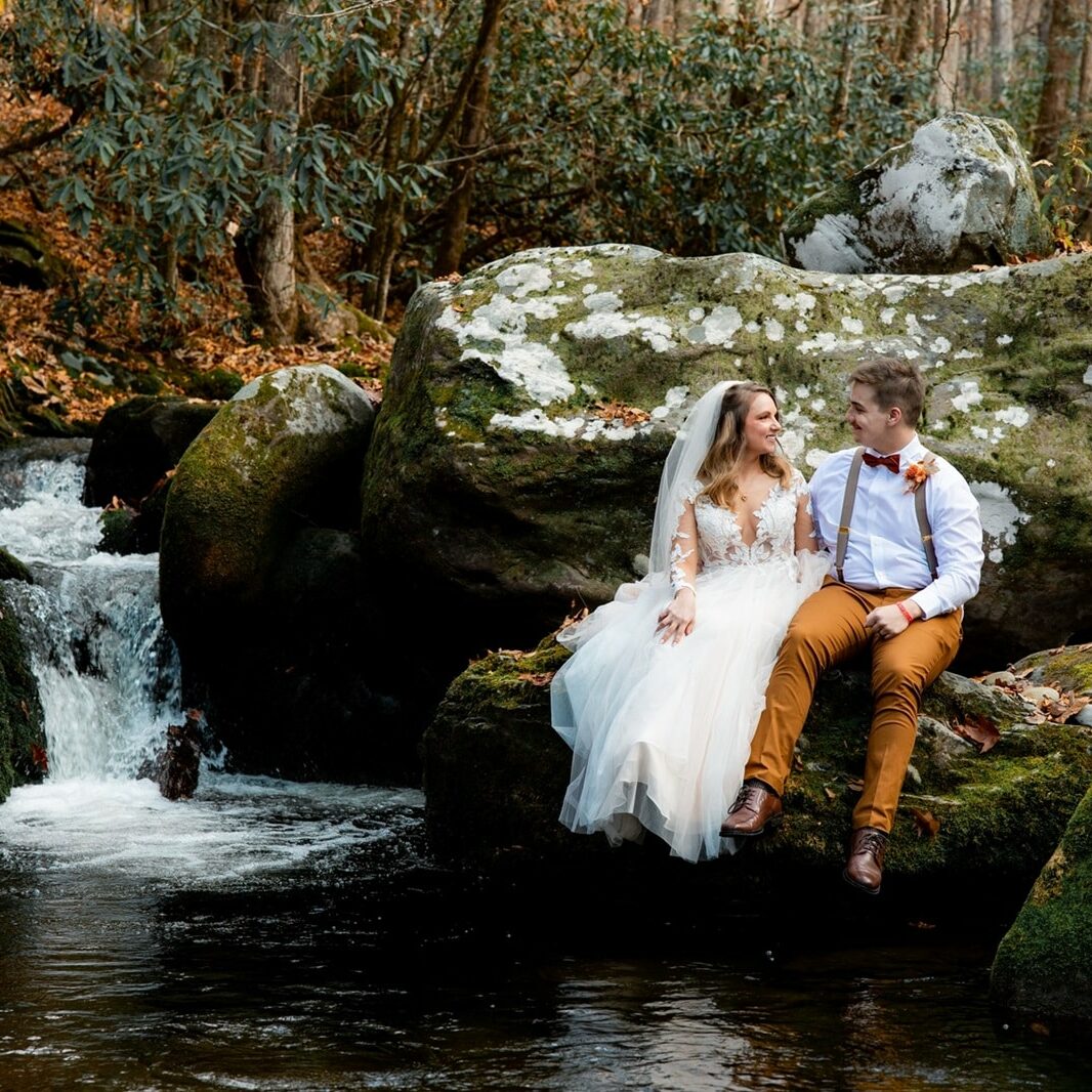 pigeon forge gatlinburg elopement creekside