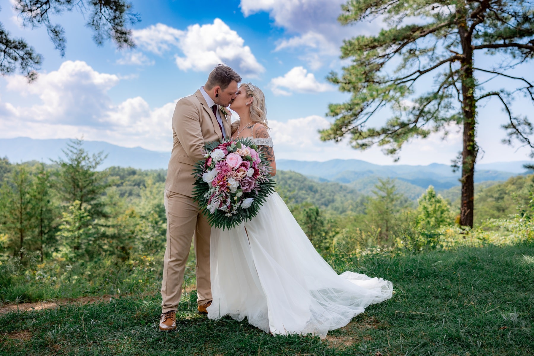 wedding at foorthills parkway in tn