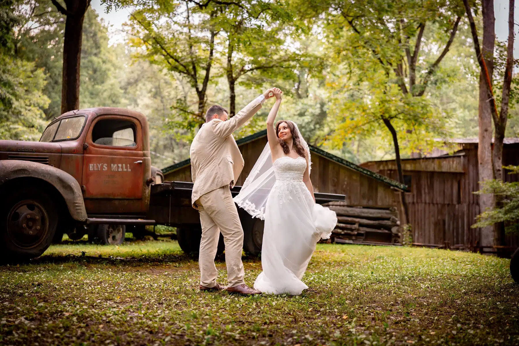 couple elopes in gatlinburg, tn during summer